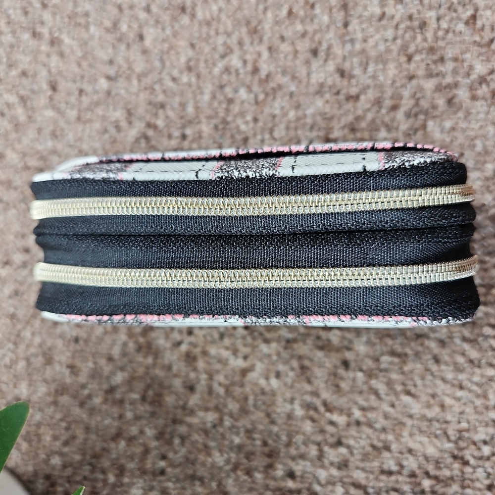 Wallet - Picture 8 of 15